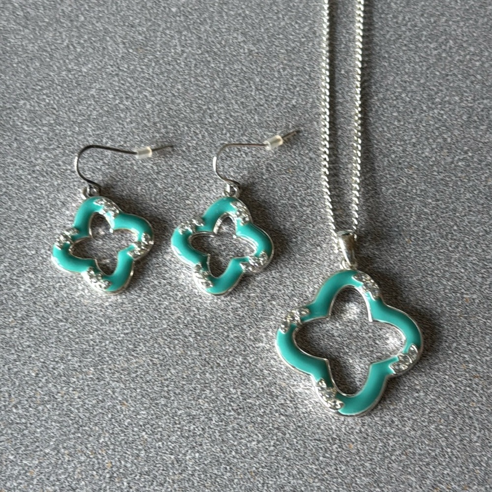 Turquoise &Faux Diamonds 18” Necklace With Matching Dangle Earrings